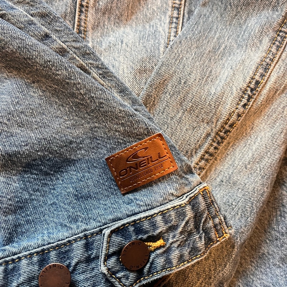 O’Neill Denim Jacket with Button Details Oversize Fit - Picture 5 of 5